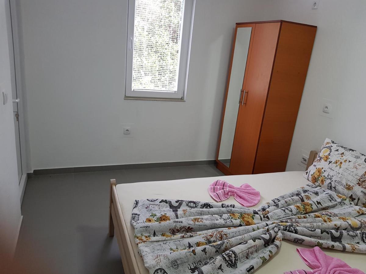Apartmani Vila Ebra Utjeha Exterior foto